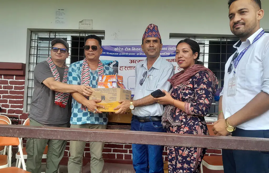 Manaram team members handing over vaccination support to animal welfare officials